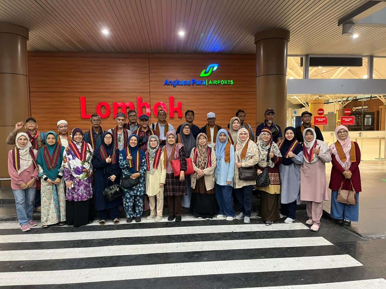 Dokumentasi Tamu saat penyambutan di Bandara dlam paket 4D3N