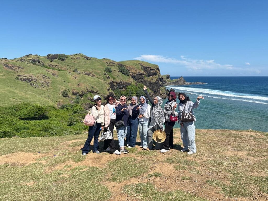 photo tamu cewek group dibukit merese