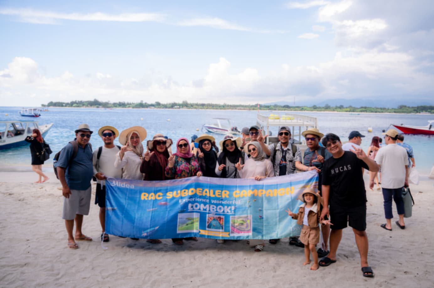 Group Tour Sukarara Kampung Tenun Lombok - Lombok Travelutions